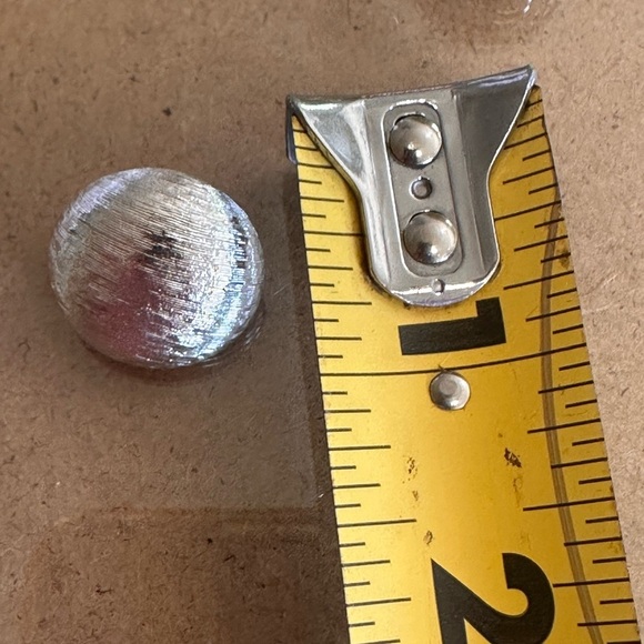 Vintage Round Silver Etched Clip On Earrings. Shiny. Nice. Simple. - Picture 5 of 5